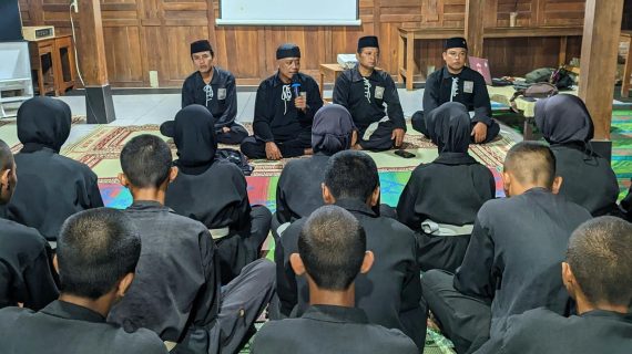 Merajut Makna Persaudaraan: SH Terate Donorojo Gelar Pembekalan di Pantai Klayar