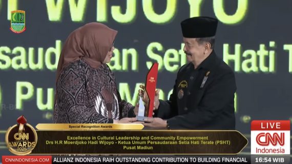 Menjaga Warisan Luhur, Kangmas R. Moerdjoko HW Raih Penghargaan dari CNN Indonesia Awards 2025